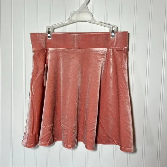 Forever 21 Medium NWT Velour Pink Skirt - Picture 2 of 7